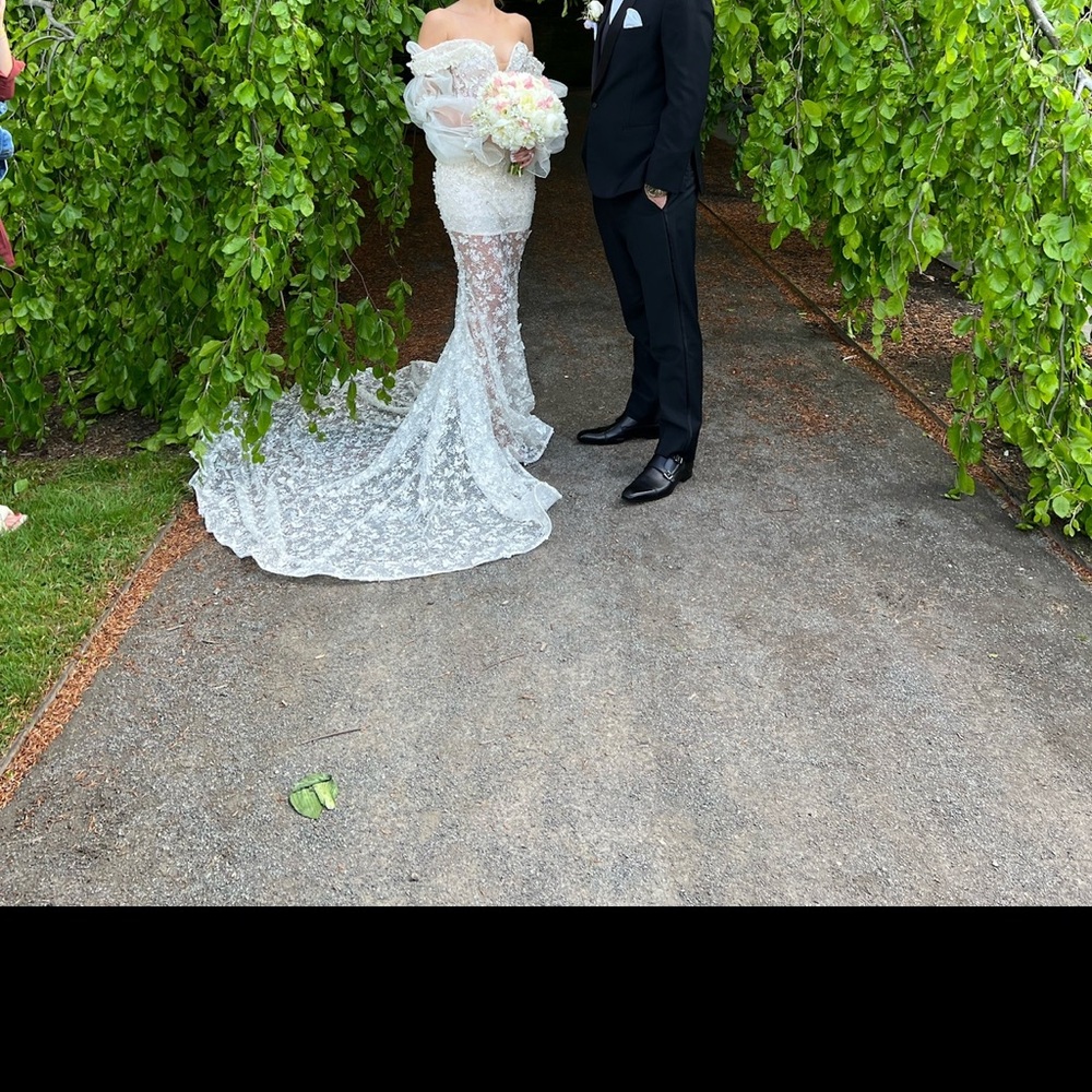 Elegant White Lace Wedding Dress